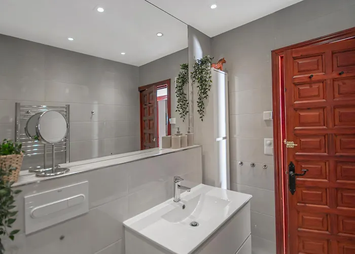 Oasis De Capistrano, Calle Palmas 24 B